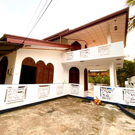 Moragalla Dilu Villa Берувала Экстерьер фото
